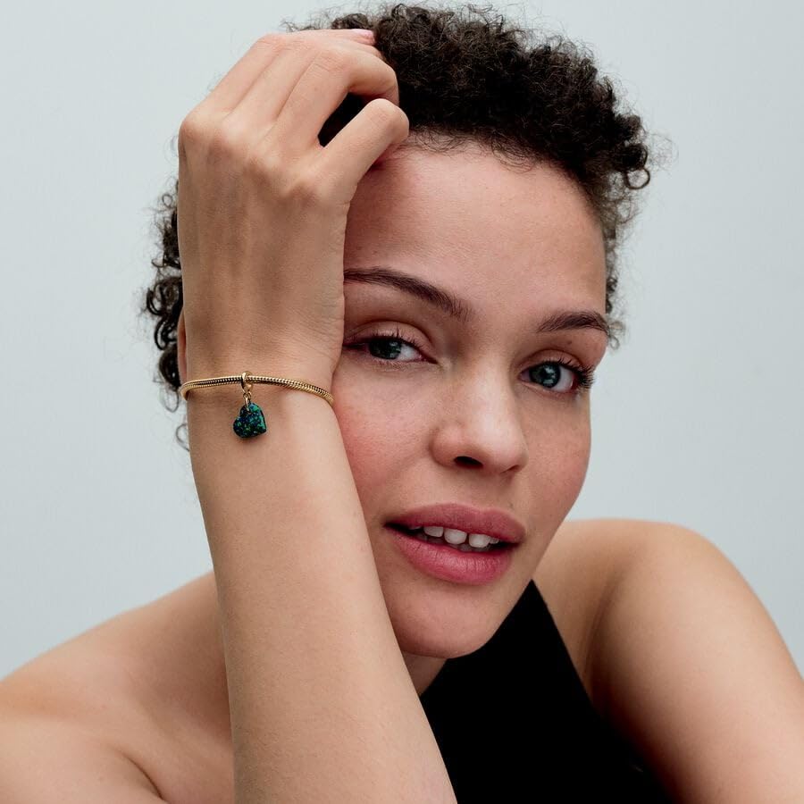 PANDORA Moments Schillerndes Grünes Herz Charm-Anhänger aus Sterling Silber mit vergoldeter Metalllegierung und künstlichem Opal, Kompatibel Moments Armbändern, 763348C01