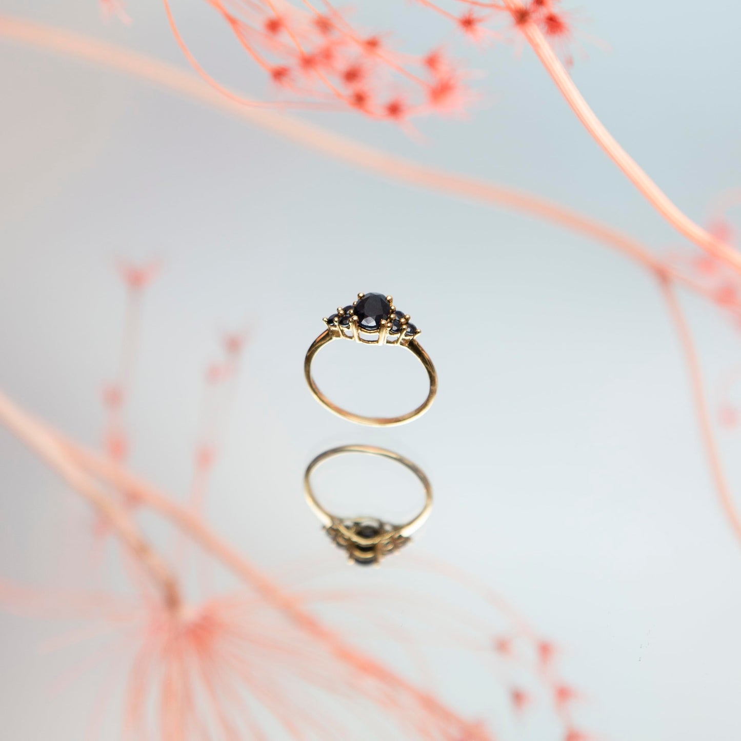 Carissima Gold Damen-Ring 9 k (375) Gelbgold Ovalschliff Saphir 56 (17.8)