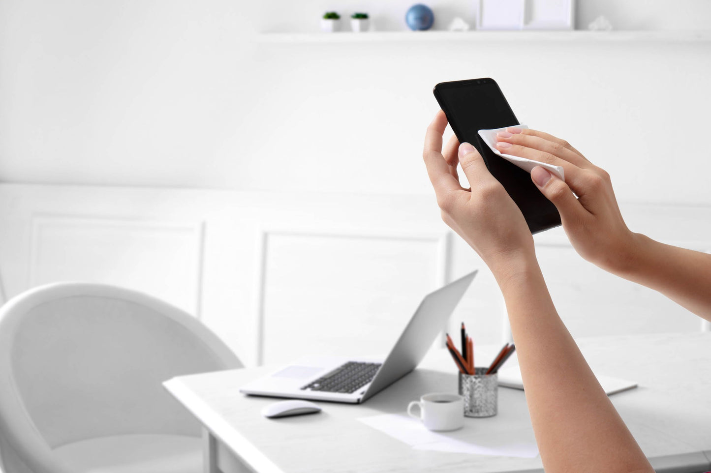 Durable Bildschirmreiniger (Screenclean Box, Spenderdose) 100 Feuchttücher, weiß, 573602