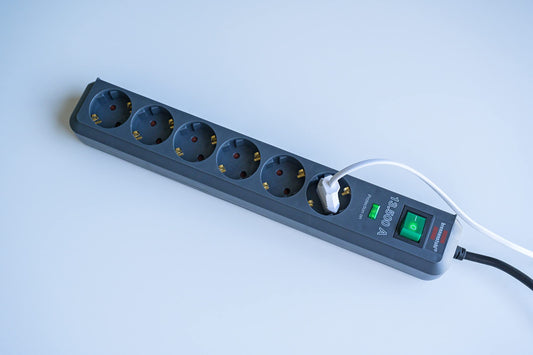 Brennenstuhl Steckdosenleiste 6-Fach mit Überspannungsschutz und 1,5m Kabel (Eco-Line Mehrfachsteckdose mit Schalter und erhöhtem Berührungsschutz) anthrazit