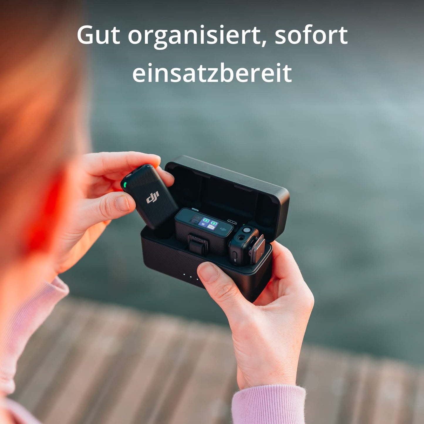 DJI Mic (2 Sender + 1 Empfänger + Ladeschale), Lavalier-Funkmikrofon, 250 m Reichweite, 15 Stunden Akkulaufzeit, Geräuschunterdrückung Funkmikrofon für PC, iPhone, Interviews, YouTube, Vlogs