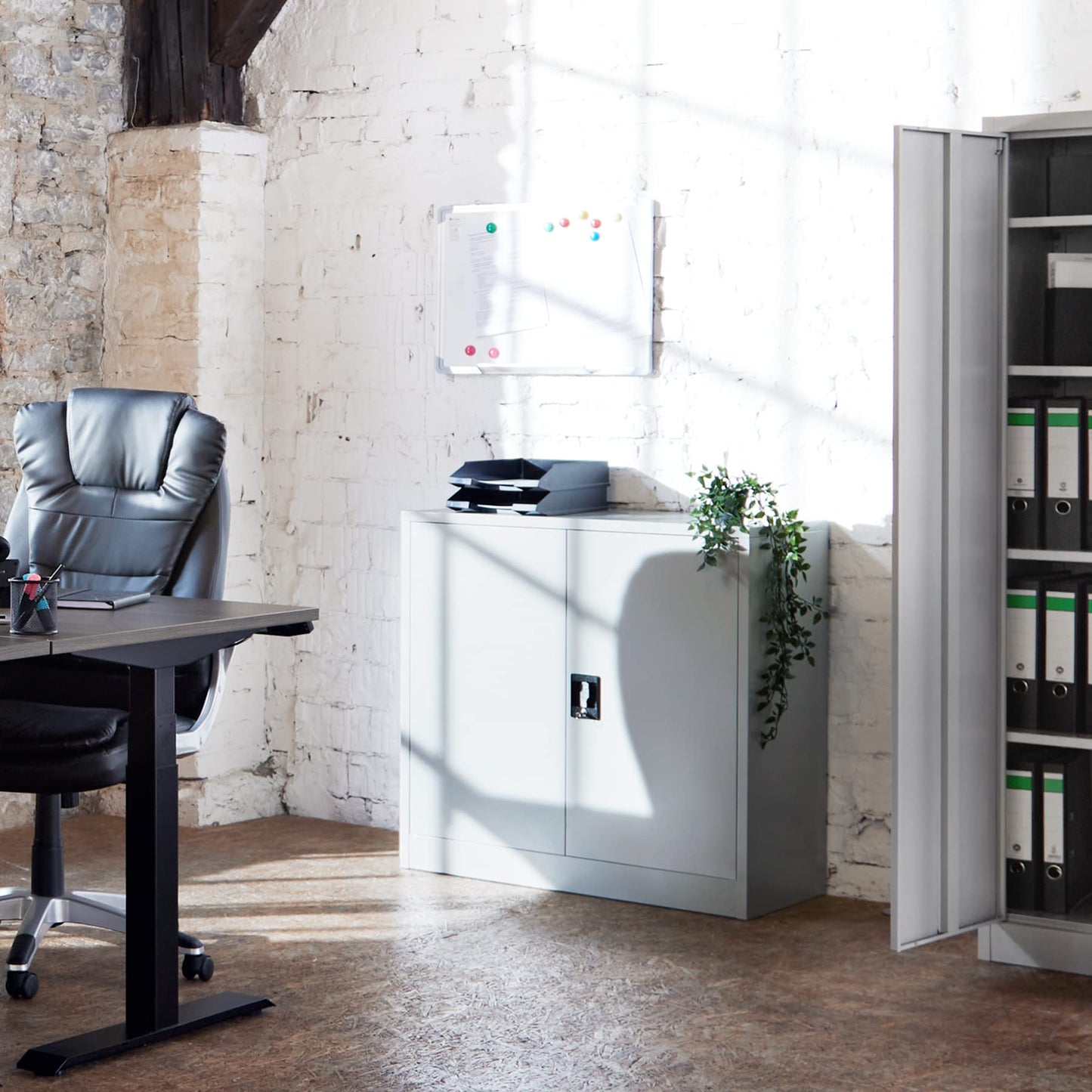 Abschließbarer Metallschrank mit Fächern – Robuster Aktenschrank für Büro & Home-Office
