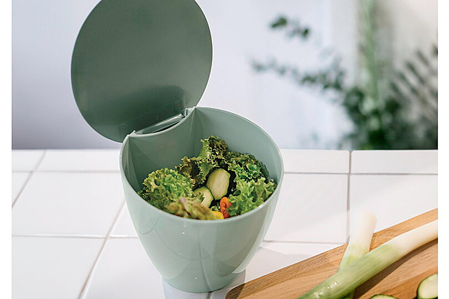 Mepal - Küchenabfalleimer Calypso - Kleiner Mülleimer mit Deckel - Komposteimer Küche - Ideal für die Küchenorganisation - Küchenhelfer & Spülmaschinenfest - 2200 ml - Nordic black