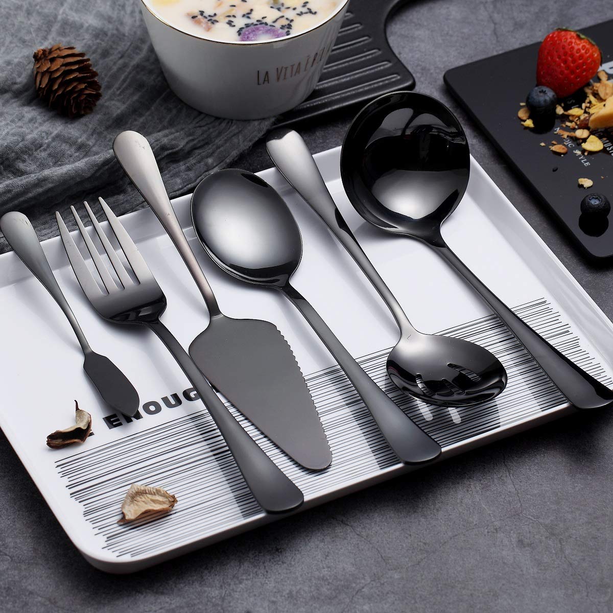 HOMQUEN 6-Teilig schwarz Besteck Set, Rostfreier Stahl Servierbesteck, Tortenheber, Geschlitzter Servierlöffel, Servierlöffel, Aufschnittgabel, Buttermesser, Suppenkelle