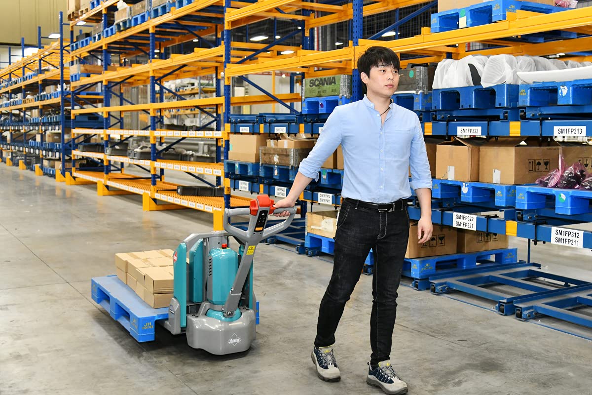 Ameise Elektro-Hubwagen PTE 1.5 | 1.500 kg Tragkraft | 1.150 mm Gabellänge | Lithium-Ionen-Batterie | Multi-Funktionsdeichselgriff | Polyurethan-Gabelrollen | Palettenhubwagen | E-Hubwagen