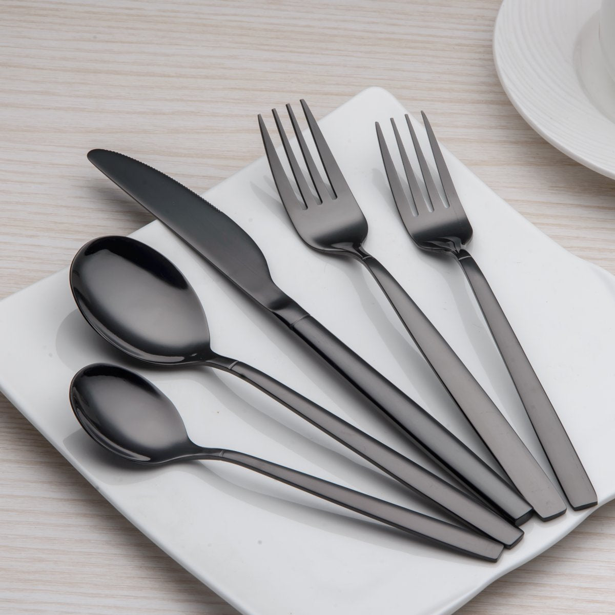 Berglander 24 Stück Titanium schwarz plattiert Besteck, 24 Stück schwarz Besteck Set, schwarz Besteck Set, Service für 6 (glänzend schwarz)