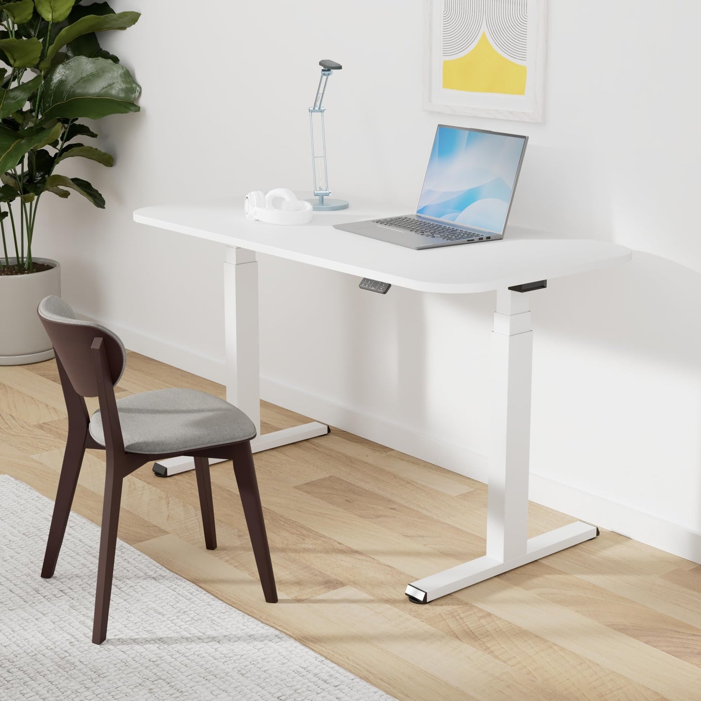 Steelcase Solo Elektromotorisch höhenverstellbarer Homeoffice-Schreibtisch, programmierbares Bedienpaneel, Antikollisionssensor und Kabelnetz, Tischplatte in Snow, Gestell in Pearl Snow