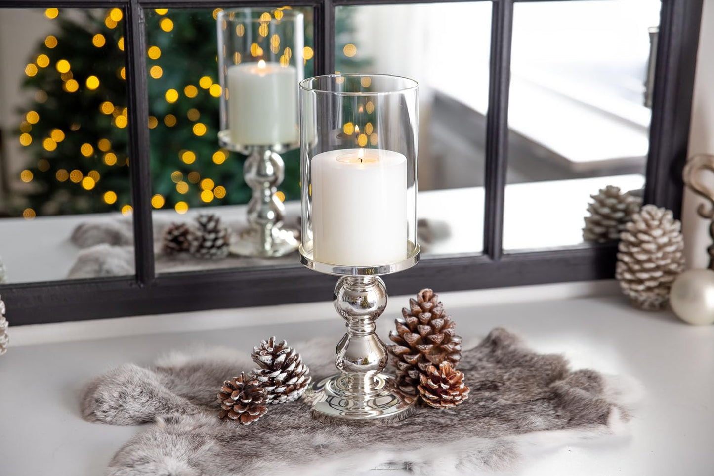 EDZARD Kerzenleuchter Windlicht Mascha, Höhe 28 cm, edel versilbert, anlaufgeschützt, für Stumpenkerzen bis ø 8 cm, inklusive Glasaufsatz, perfekt für Cornelius Kerzen