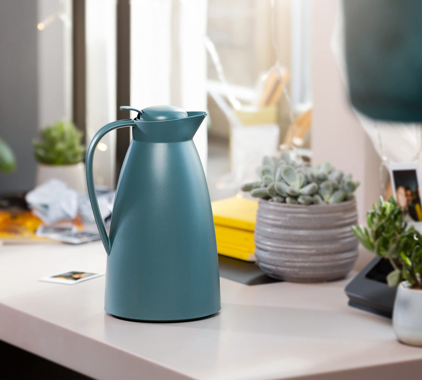 alfi ECO 1,0l, sea pine, Isolierkanne mit hygienischem Hartglaseinsatz aus Kunststoff, Drehverschluss mit bequemer Drucktaste, Ausgießen mit einer Hand, ideal als Kaffeekanne, Teekanne, BPA-frei