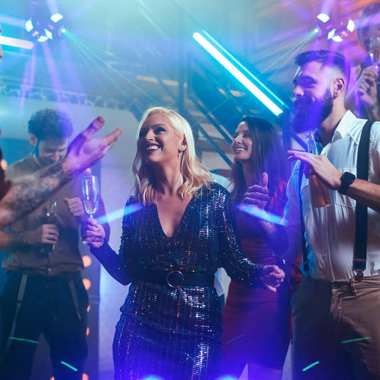 Discolicht Partylicht, Moving Head,LED RGB Licht DJ Projektor Musikgesteuert DJ Disco Lichter, DMX Effektstrahler,Für KTV Familientreffen Hochzeit Geburtstag Halloween (T08)