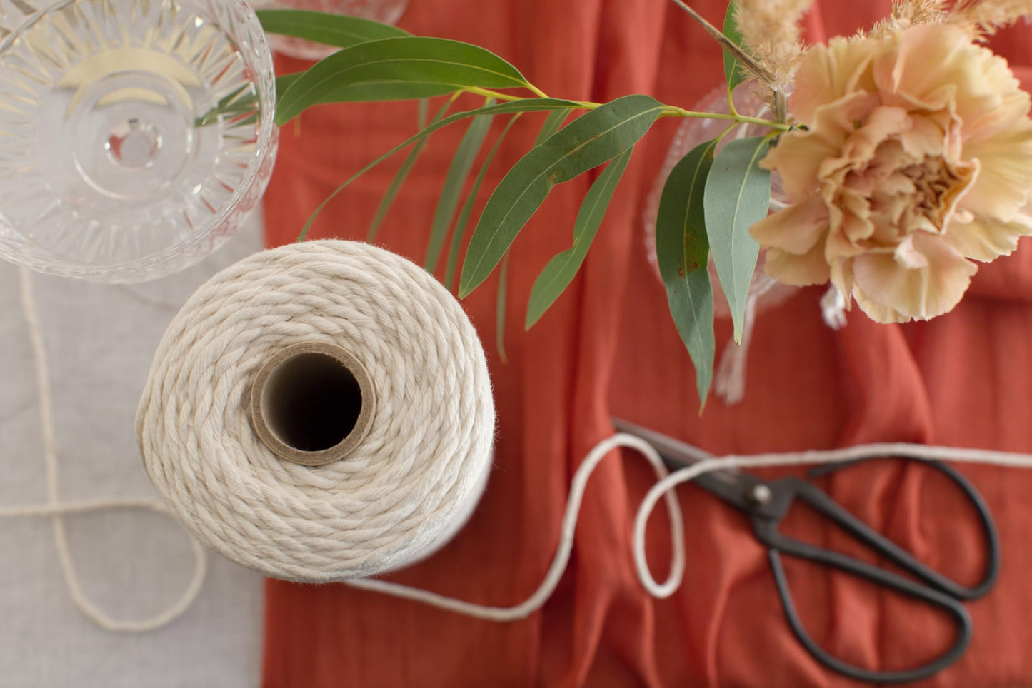 100% Mosel Baumwollkordel in Natur-Weiß (3 mm x 200 m), Dekoband für Tischdekorationen im Boho-Stil, lebensmittelechtes Garn für Makramee