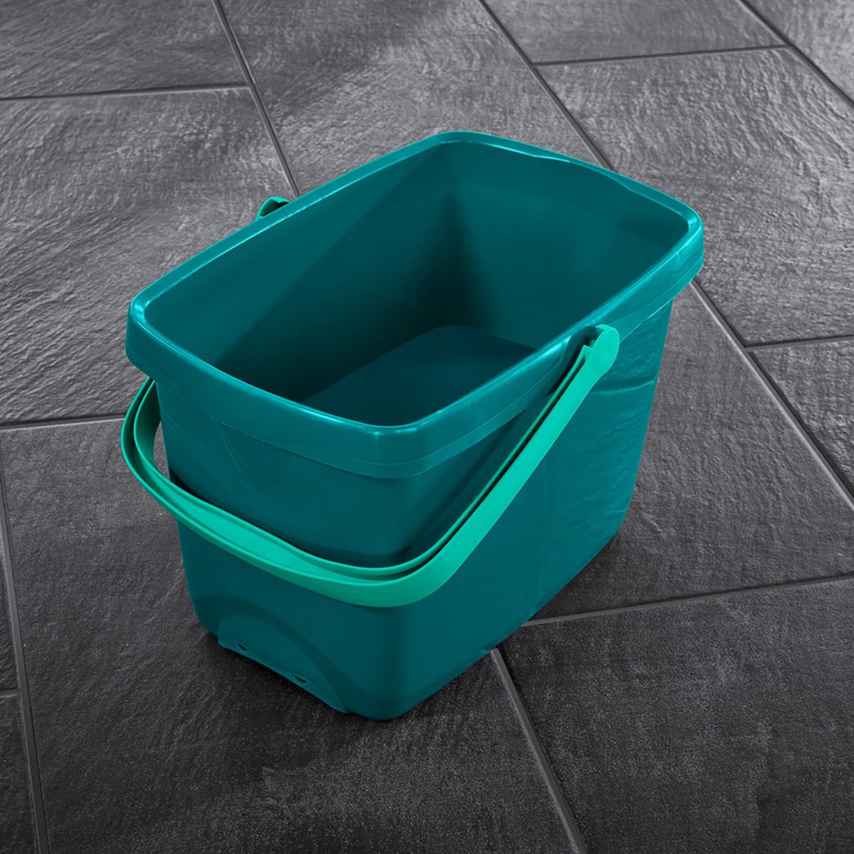 Leifheit Eimer Combi M mit 12 L Fassungsvermögen für große Bodenflächen, standfester Putzeimer in eckiger Form, vielfältig kombinierbarer Wascheimer, Blau