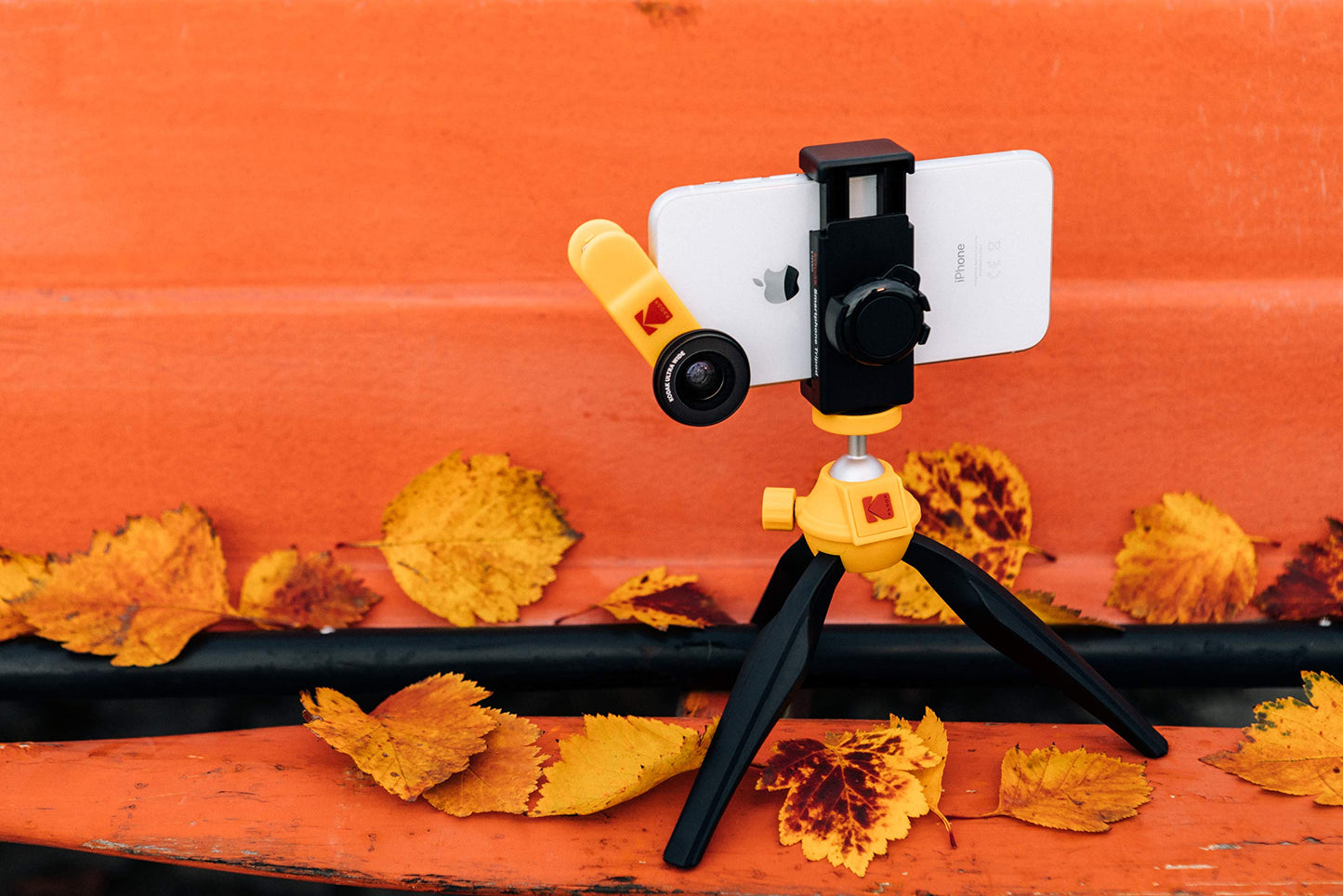 KODAK Smartphone & Vlogging Tripod - Dreibeinstativ/Filming handle für Smartphones & Kameras mit ¼ Schraubbefestigungssystem (Perfekt für Vlogging/Vlogs, Bluetooth-Fernauslöser, Hoch- oder Querformat)