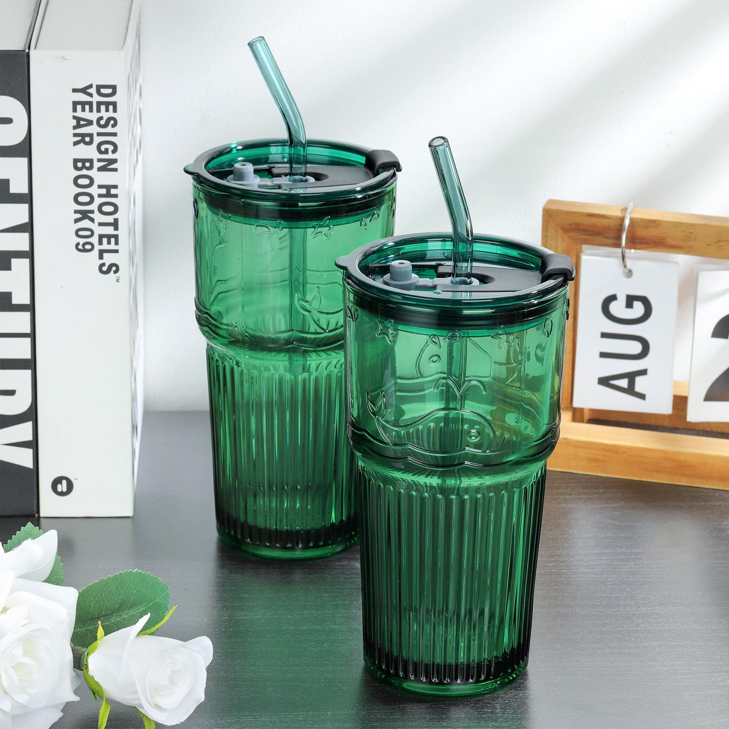 Joeyan 550ml Grün Trinkbecher mit Deckel und Strohhalm,Smoothie Shake Becher mit Gravierte Delfin,Cute Kaffeebecher mit tiermotive,Auslaufsicheres Unterwasserwelt Trinkgläser,Spülmaschinenfest,2er Set