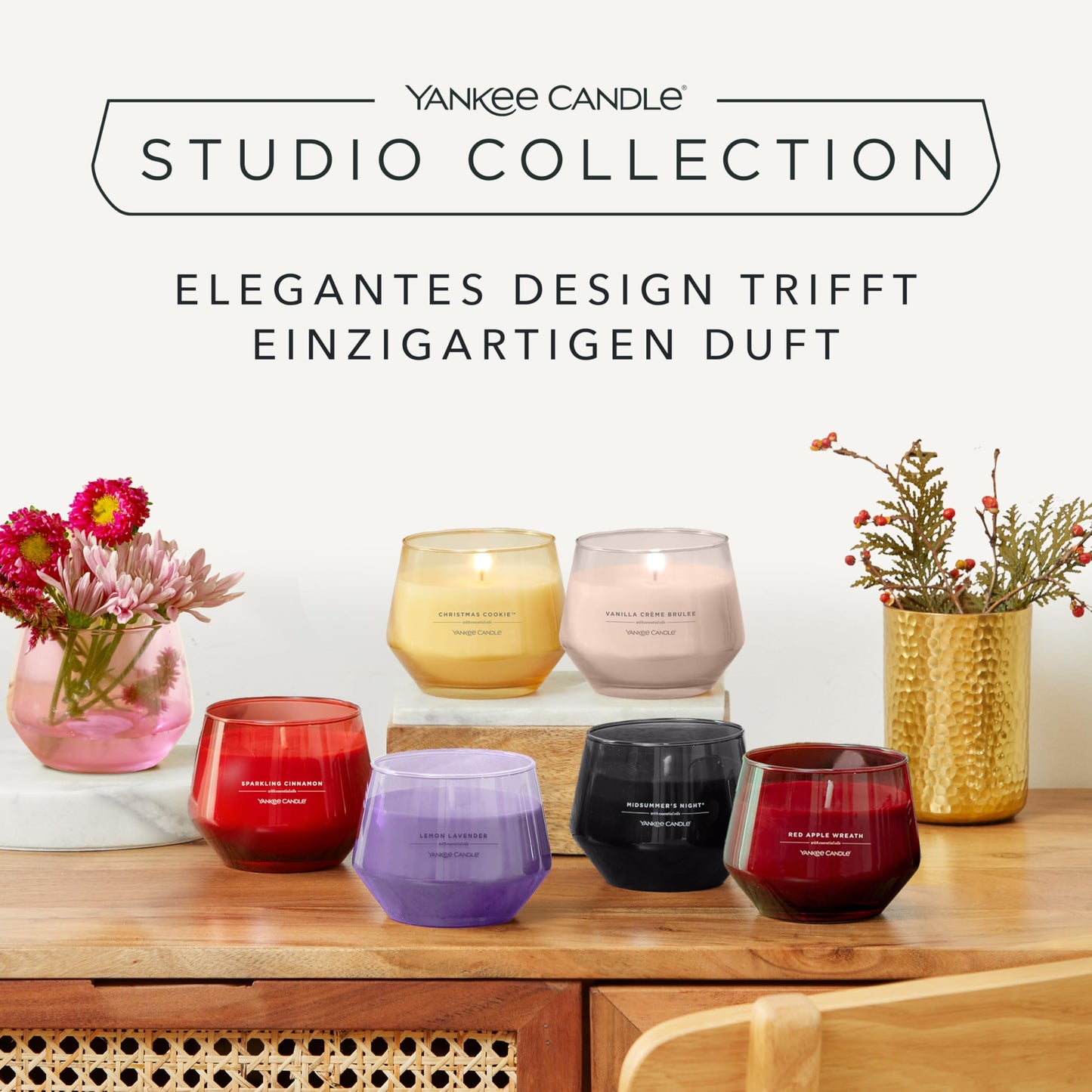 Yankee Candle Studio Duftkerze | Mittelgroße Kerze Midsummer's Night | Lang brennende Kerzen: 35-50 Stunden | Stilvoll designtes Glas mit schwarzem Wachs |Perfekte Geschenke für Frauen & mehr