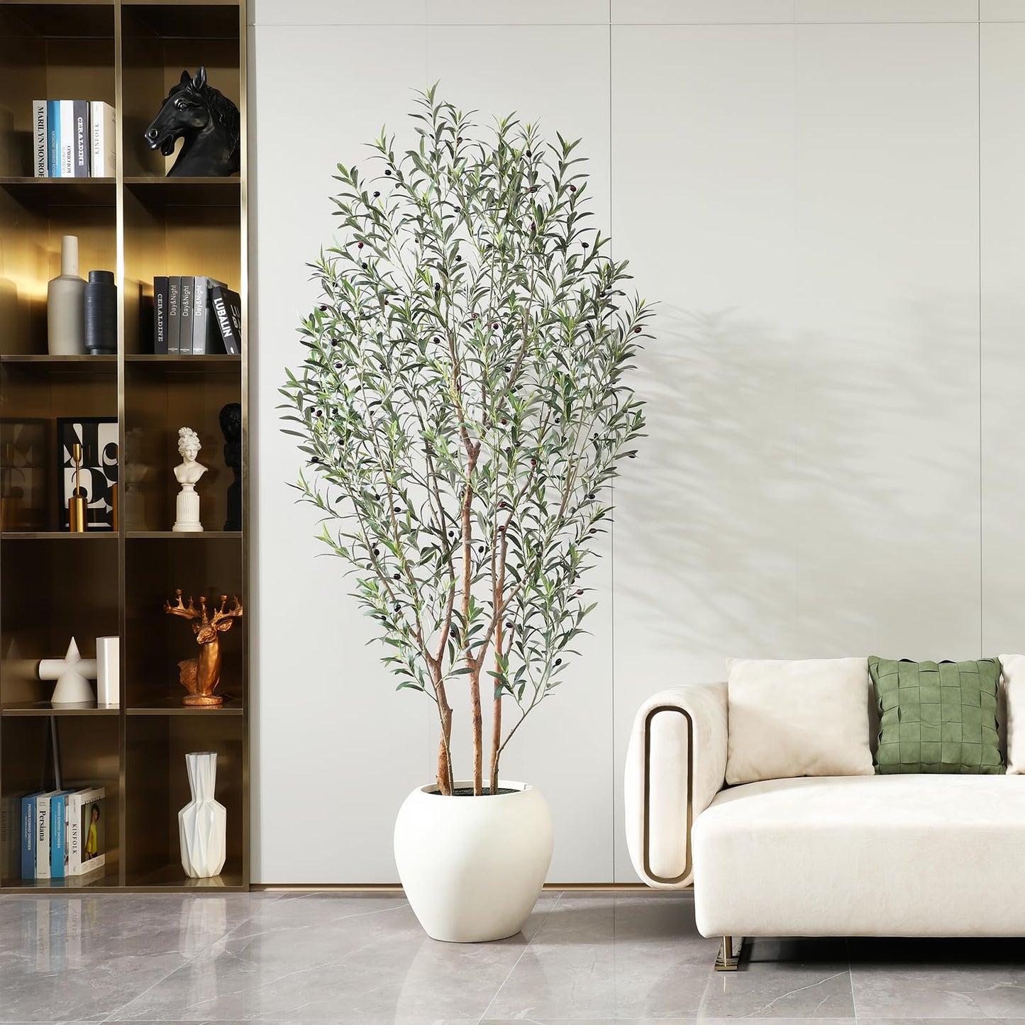 Kazeila Kunstpflanze Olivebaum mit Großem Weißen Topf,240cm Künstliche Pflanzen Groß, UV-beständige Plastikpflanzen für Innen- und Außendekoration(1Pack)