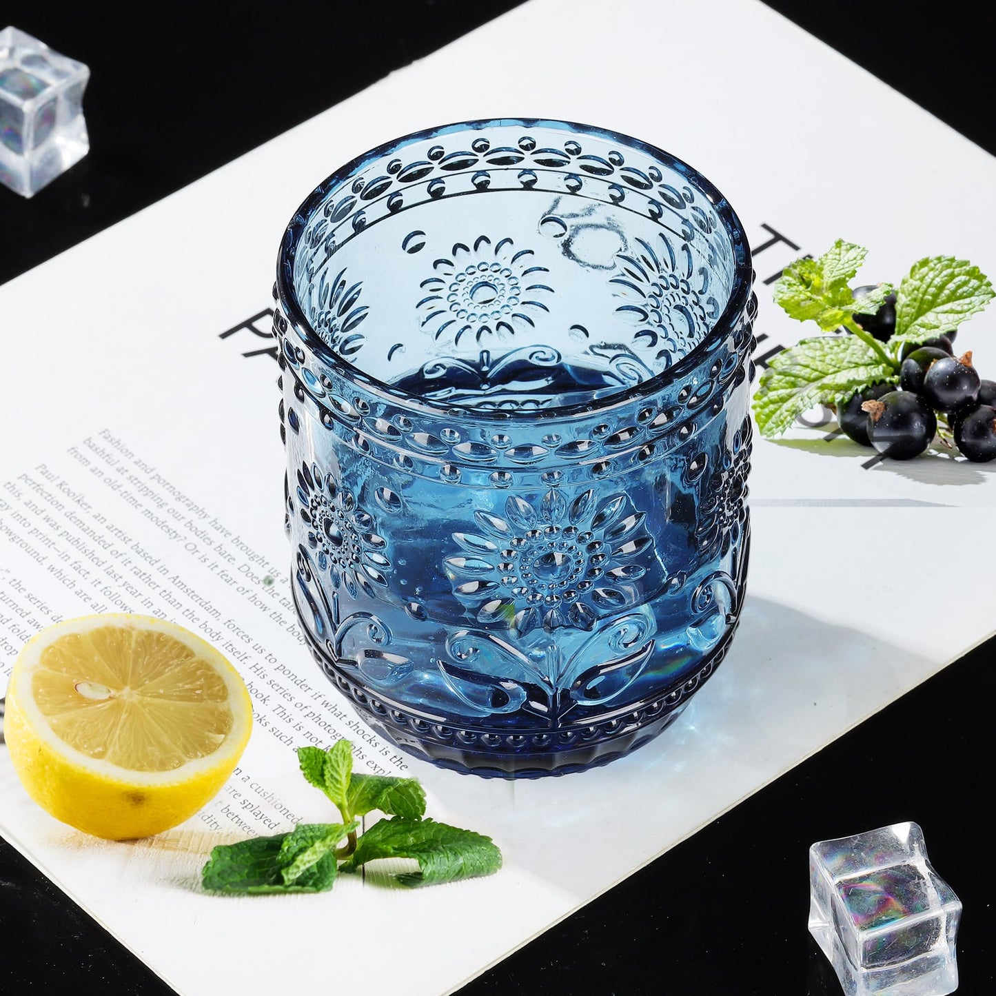 Joeyan Trinkgläser Set Bunte, 4 teiliges 360 ml Hochwertige Gläser Set für 4 Personen, Farbig Wassergläser Spülmaschinenfest, Saftgläser, Modernes Blume Embossed Design für Picknicks, Camping, Partys