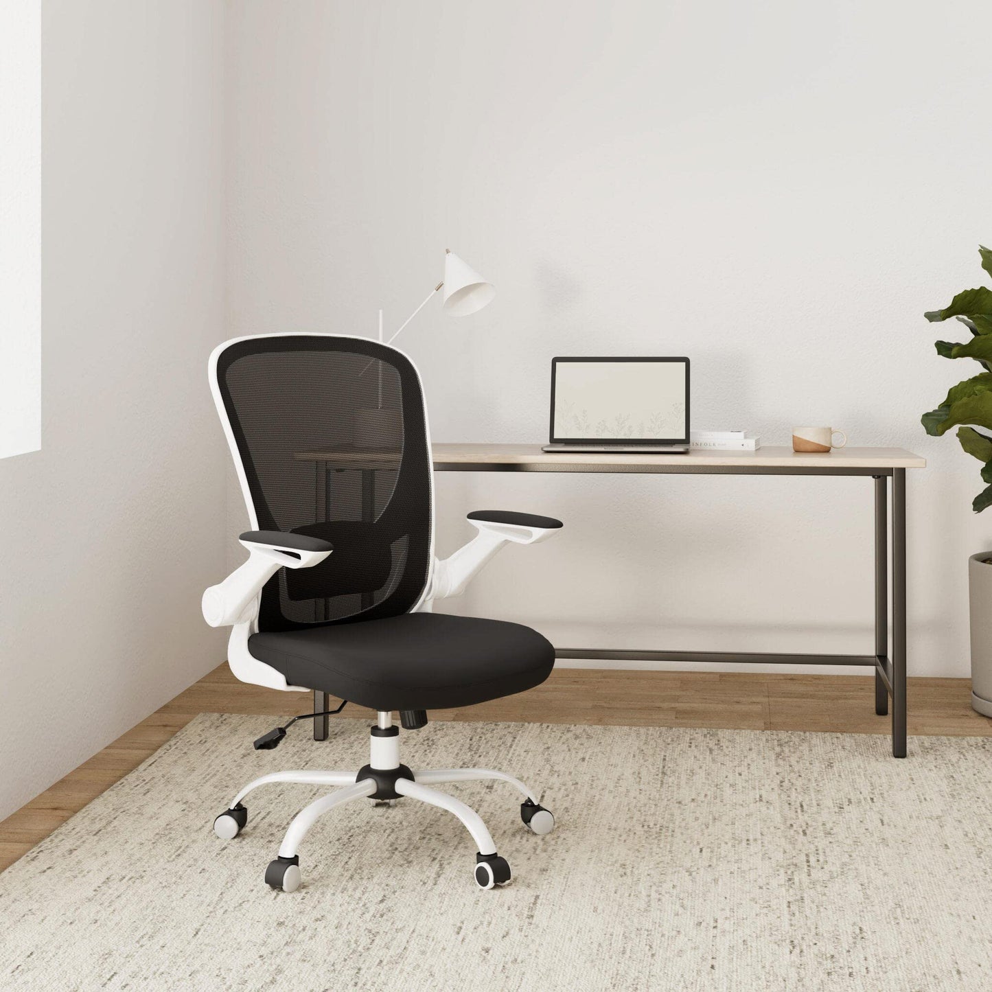 SONGMICS Ergonomischer Bürostuhl OBN37WT mit Lendenstütze & klappbaren Armlehnen, Schwarz-Weiß