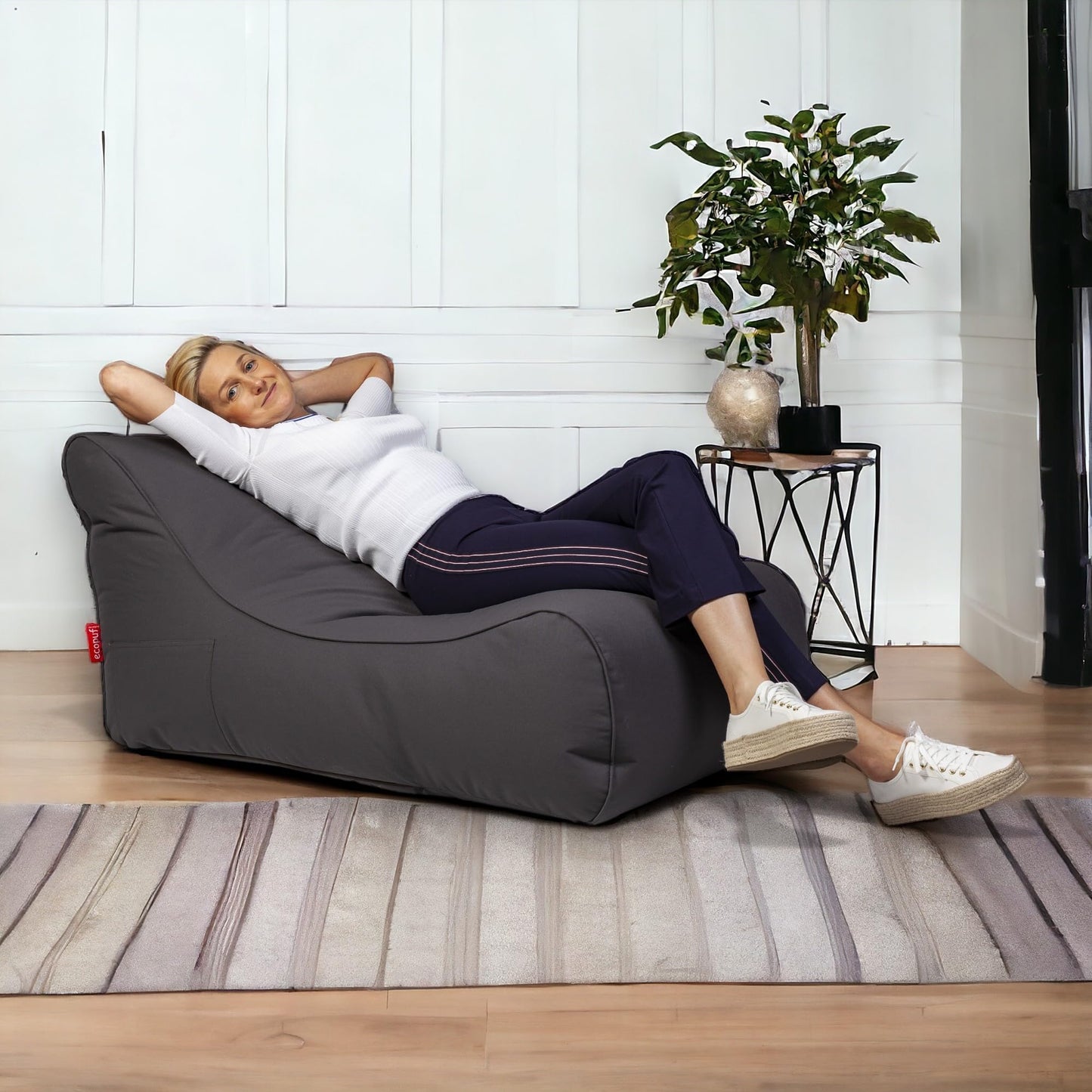 Ecopuf Wetterfester Outdoor Sitzsack Master Chaise Longue - Sitzsack mit Staufach und Griff - Wasserfester Stoffsack - Entspannungssessel - Wohnungseinrichtung - 115x65x60cm, Grau M11