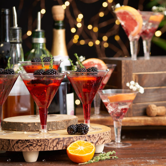 MATANA 48 Plastik Cocktailgläser, Martini Gläser Kunststoff, 210ml - Mehrweg Plastikbecher - Margarita Gläser, Cocktail Becher, Dessertbecher für Partys, Geburtstagen, Hochzeiten