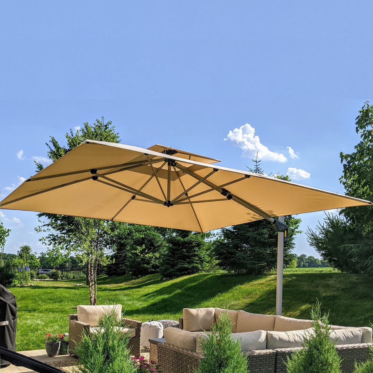 PURPLE LEAF Sonnenschirm Balkon 330 x 330 cm Ampelschirm Drehbar Marktschirm Groß 360° Rotation, Gartenschirm mit Kurbel, XXL Sonnenschutz UV50+, Beige