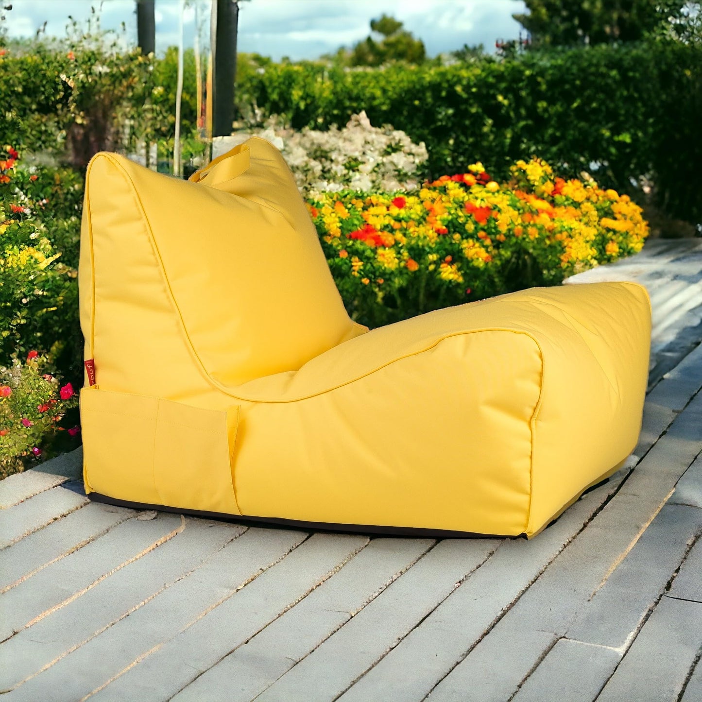 Ecopuf Outdoor Sitzsack Flavio – wetterfester Bean Bag Gelb - mit EPS-Perlenfüllung – idealer Sitzsack Sessel für Garten, Pool und Terrasse – Sitzbreite: 60 cm, Rückenlehne: 60 cm