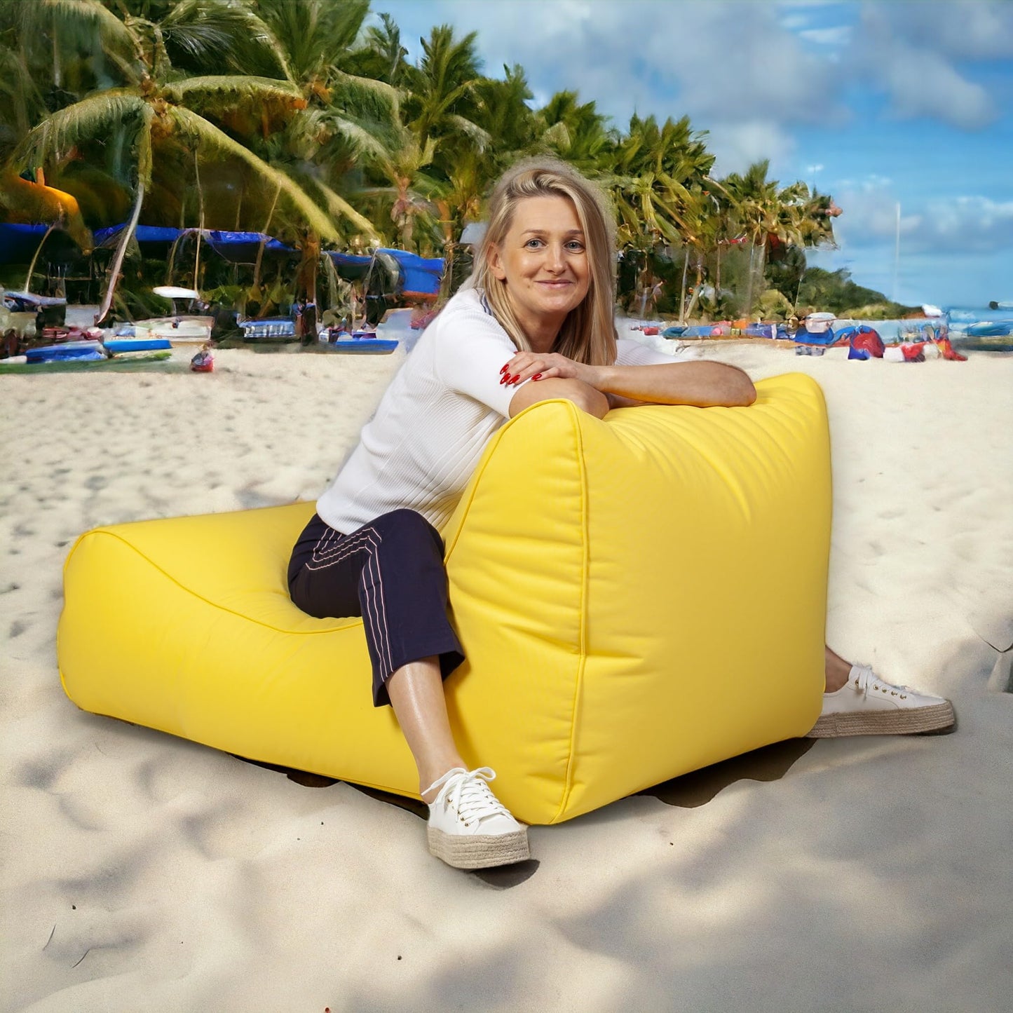 Ecopuf Wetterfester Outdoor Sitzsack Master Chaise Longue - Sitzsack mit Staufach und Griff - Wasserfester Stoffsack - Entspannungssessel - Wohnungseinrichtung - 115x65x60cm, Gelb M1