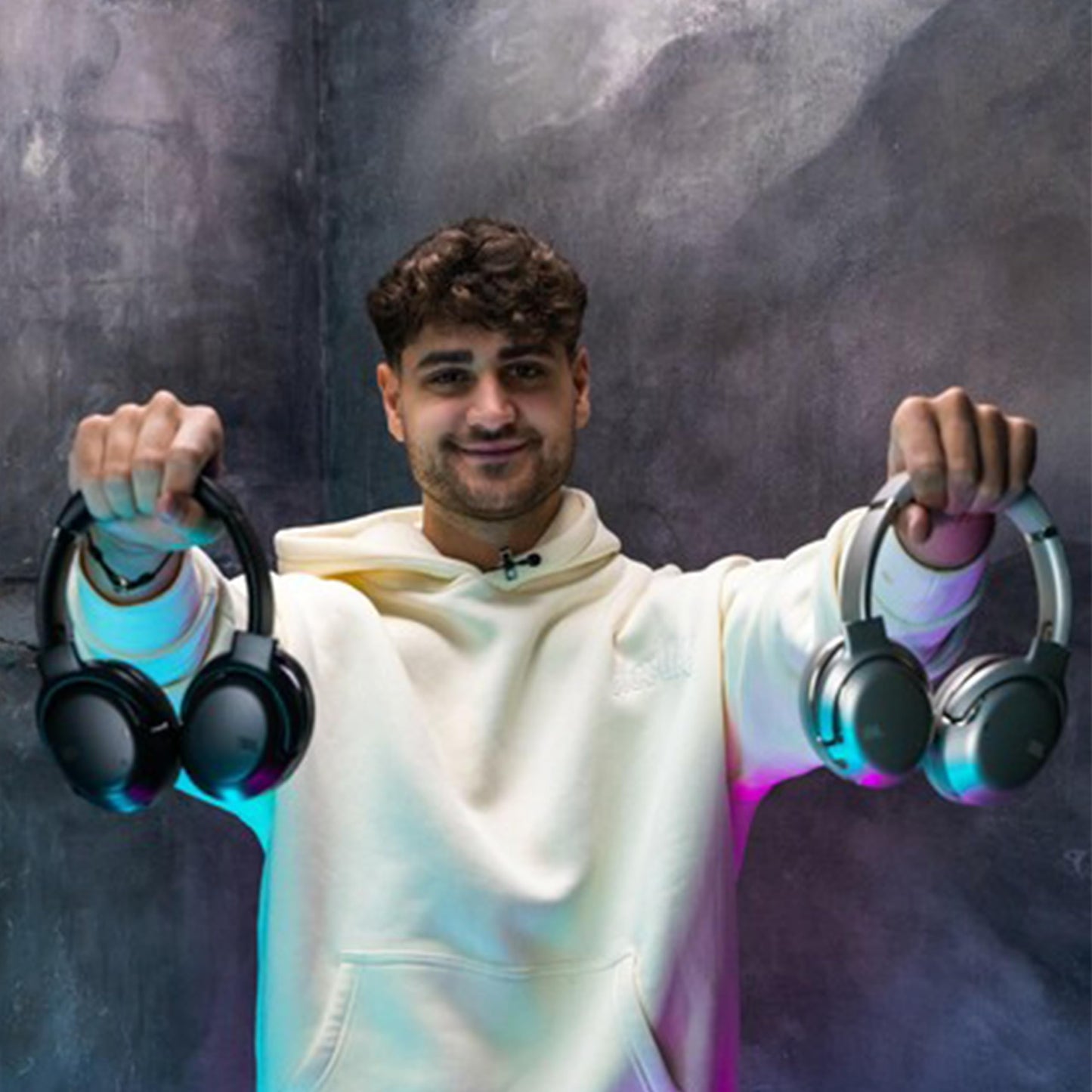 JBL Tour One M2 – Kabellose Over-Ear Kopfhörer – Bluetooth Kopfhörer mit Adaptivem Noise Cancelling in Champagner – Bis zu 40 Stunden Wiedergabezeit mit nur einer Akkuladung