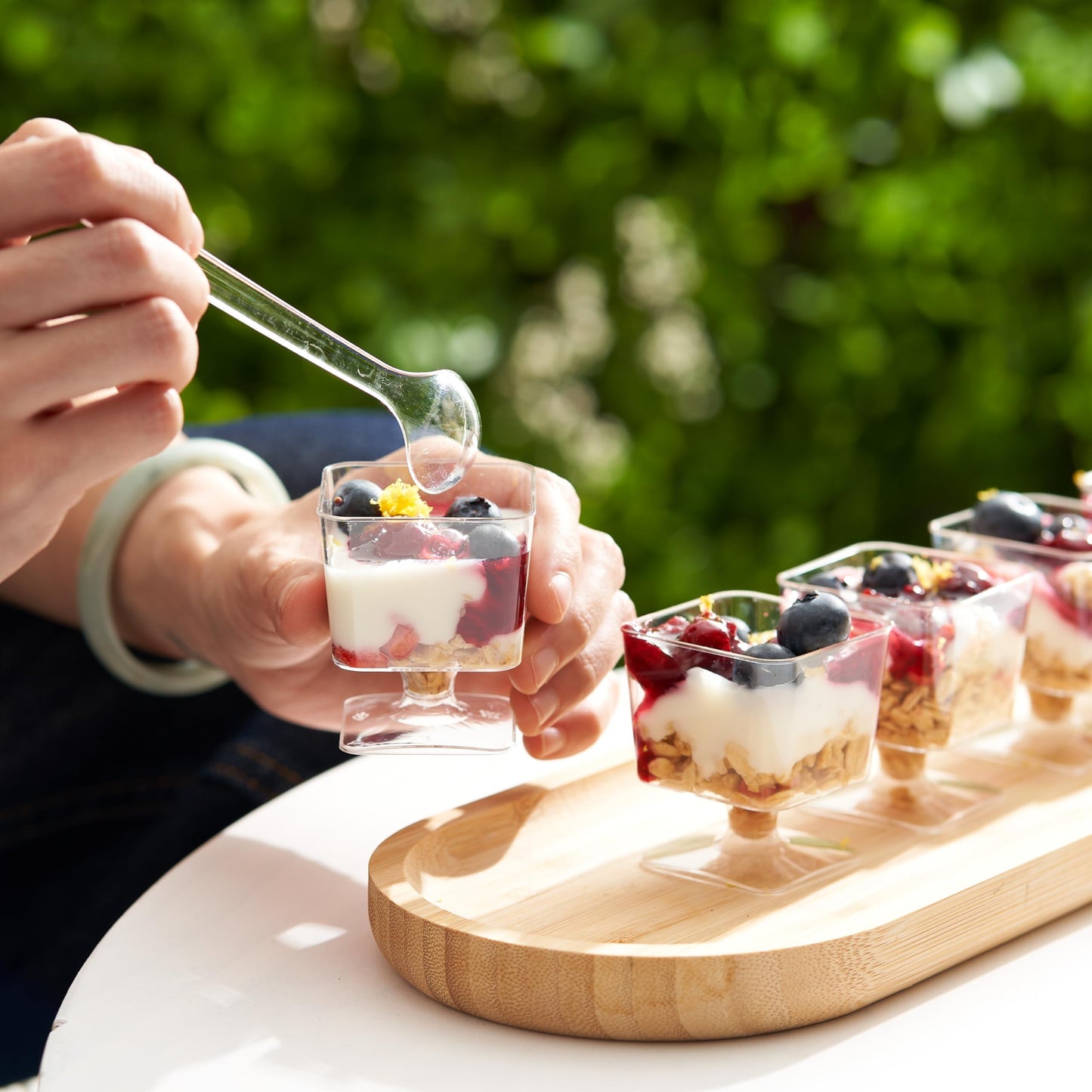 MATANA 100 Mini Plastik Dessertschalen, Dessertgläser mit Fuß für Partys, 60ml - Kleine Dessert Schalen, Dessertbecher, Plastikbecher Nachspeise