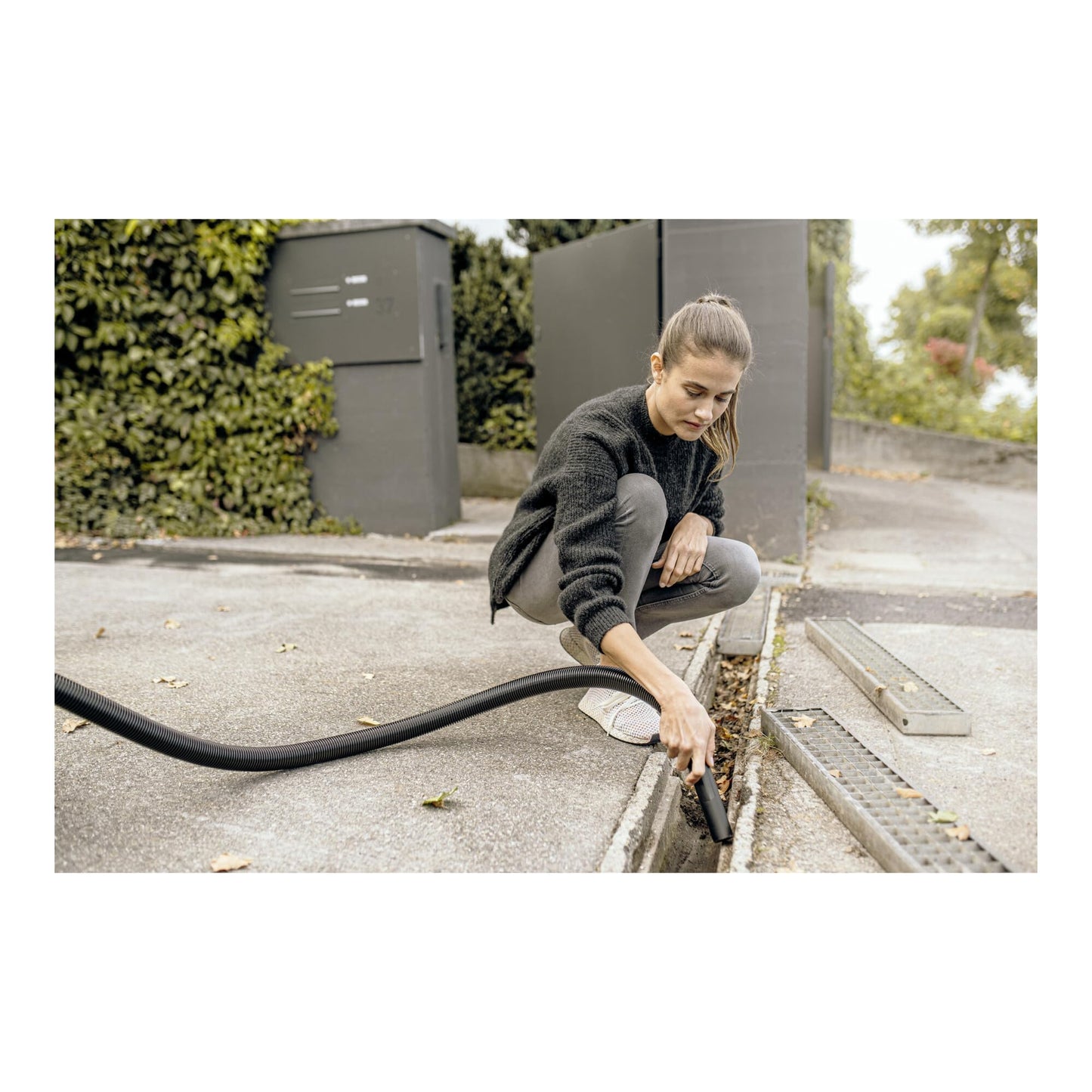 Kärcher Nass-/Trockensauger WD 2 Plus V-12/4/18/C, inkl. Patronenfilter, Vliesfilterbeutel, 1.000 W, Kunststoffbehälter: 12 l, Saugschlauch: 1,8 m, Blasfunktion, Boden- und Fugendüse, Schwarz, Gelb