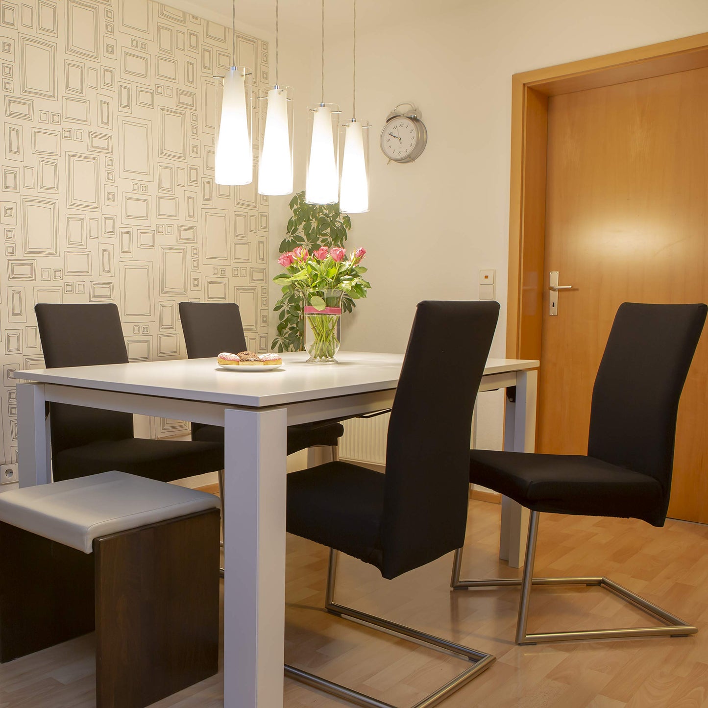 Staboos Stuhlhussen 2er Set - Hochwertige & elastische Stuhlhussen für Swingstühle - Pflegeleichte Stuhlbezüge & Hussen für Stühle - Stuhlbezug 2er Set ÖKO TEX Zertifiziert - Schwarz