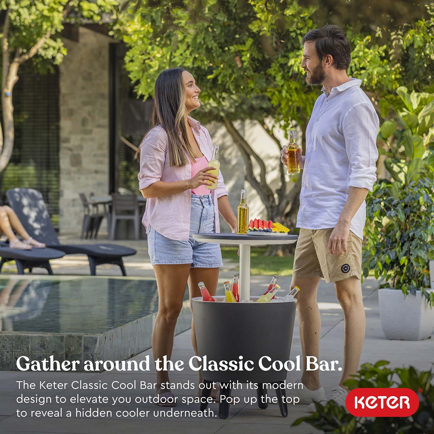 Keter Moderne Coole Bar-Outdoor-Terrassenmöbel und Whirlpool-Beistelltisch mit 2,5 l Bier- und Weinkühler, Dunkelgrau