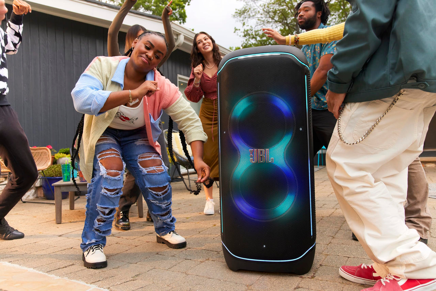 JBL PartyBox Ultimate – Kraftvoller Lautsprecher mit Bluetooth und Wifi – JBL Pro Sound mit Lichteffekten – Wasserfest und mit Rädern zum einfachen Transport – Schwarz