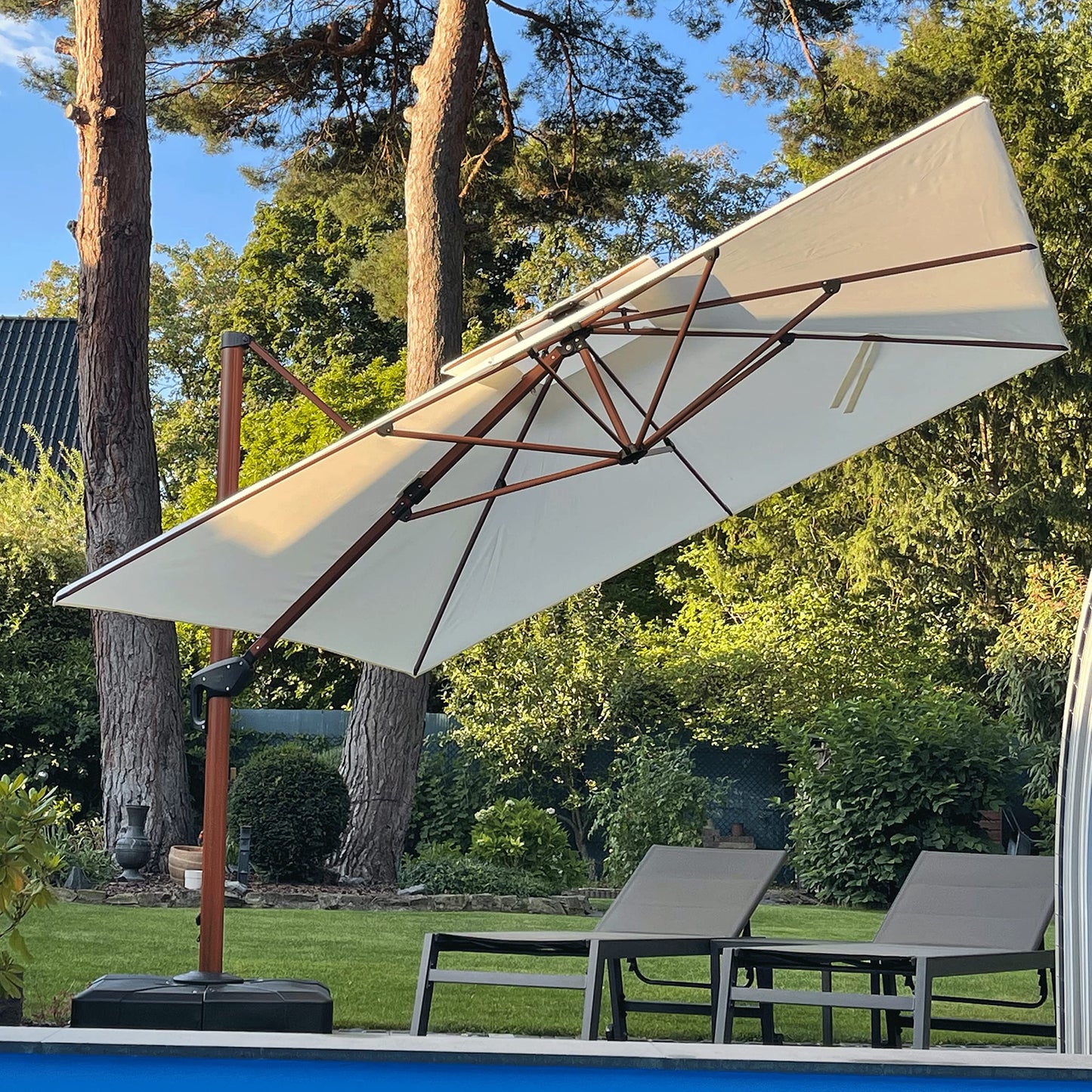 PURPLE LEAF Alu Sonnenschirm Groß Ampelschirm 330 x 330 cm Holzoptik Doppeldach Gartenschirm mit Kurbel 360°Drehbar XXL, Sonnenschutz UV50+, Cream