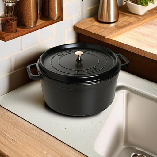 STAUB Gusseisen Bräter/Cocotte, Rund 34 cm, 12,6 L, Aromaregen Funktion für optimale Befeuchtung, Für alle Herdarten inkl. Induktion & Backofen, Schwarz