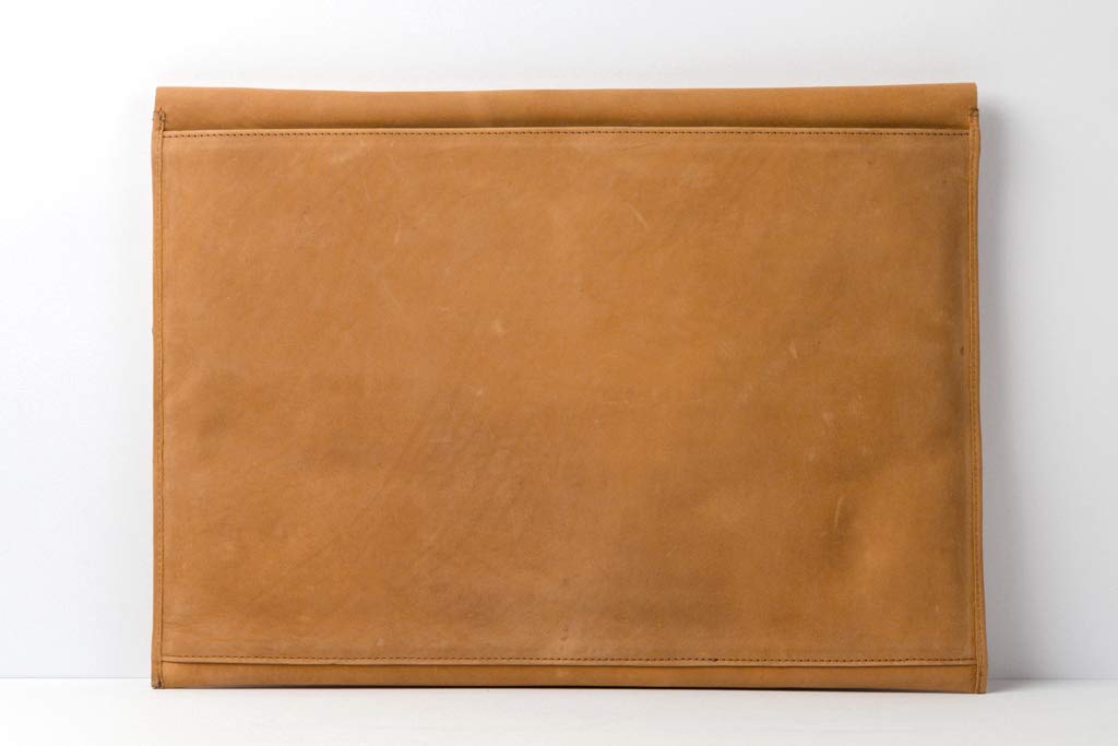 HOLZRICHTER Berlin Laptop 15“ Sleeve - Premium Hülle aus Leder – Ledertasche für Notebook Apple MacBook 15" Air Retina – Camel-braun