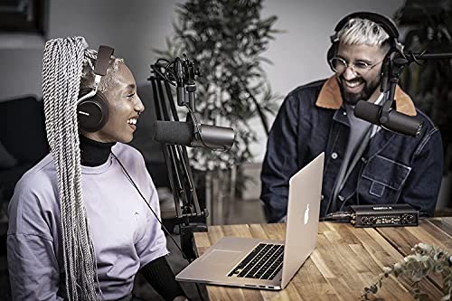 Shure SM7B Dynamisches Gesangsmikrofon für Rundfunk, Podcast und Aufnahmen, XLR-Studiomikrofon für Musik und Sprache, breiter Frequenzbereich, Warmer und weicher Klang - Schwarz