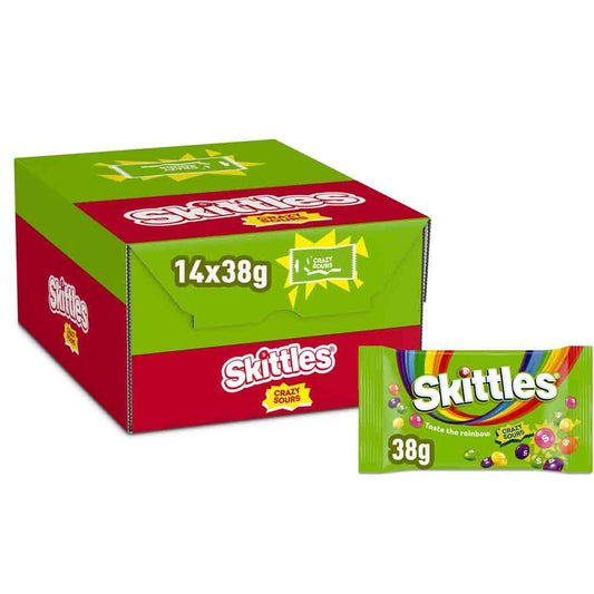Skittles Crazy Sours 14er-Großpackung saure Fruchtbonbons, vegane Regenbogen-Snacks in 38 g Tüten, auf weißem Hintergrund.