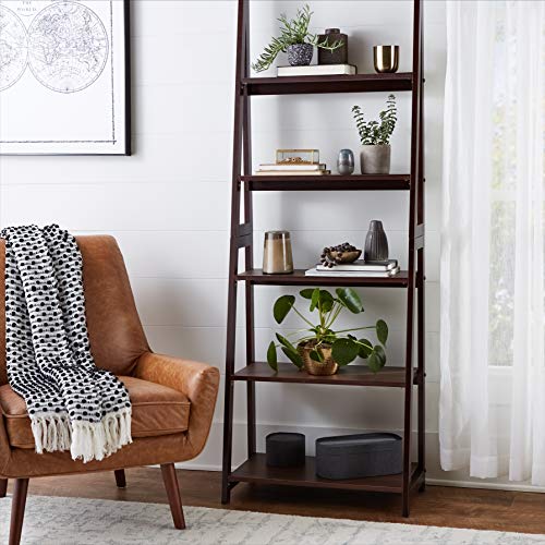 Amazon Basics Modernes Leiter-Bücherregal mit 5 Ebenen, Rahmen aus massivem Kautschukholz - Braun (Espresso), 36 cm x 63 cm x 178 cm (T x B x H)