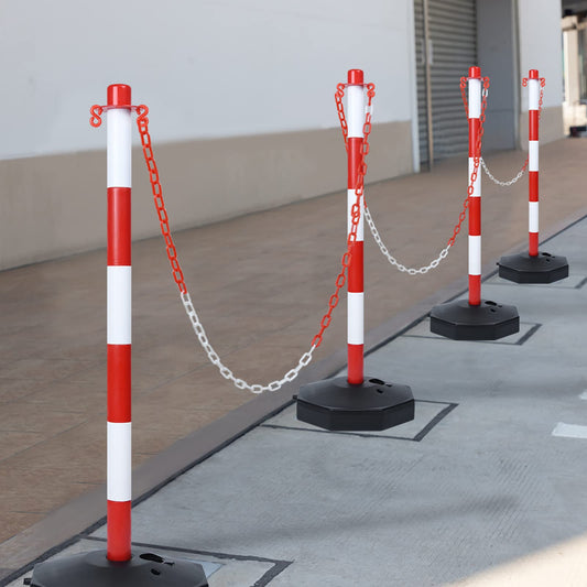 YRHome 4 Stück Absperrpfosten 82x28x28 cm Kettenpfosten aus Kunststoff Absperrung Sperrpfosten mit 4 Absperrketten von 140cm und Standfuß befüllbar mit Wasser und Sand Weiß/Rot Pfosten Kettenständer