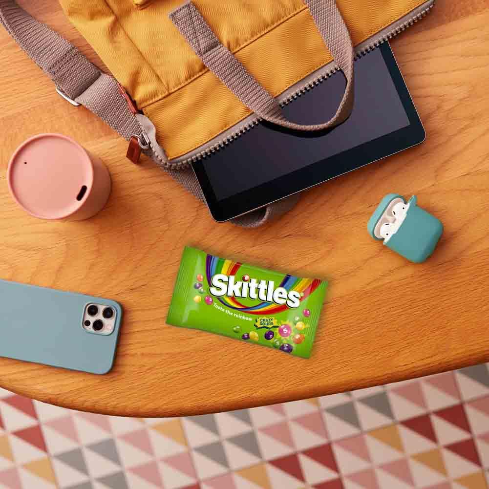 Skittles Crazy Sours Fruchtbonbons Großpackung, 14 x 38 g Saure Vegan Snacks, Regenbogen-Geschmäcker (532 g)