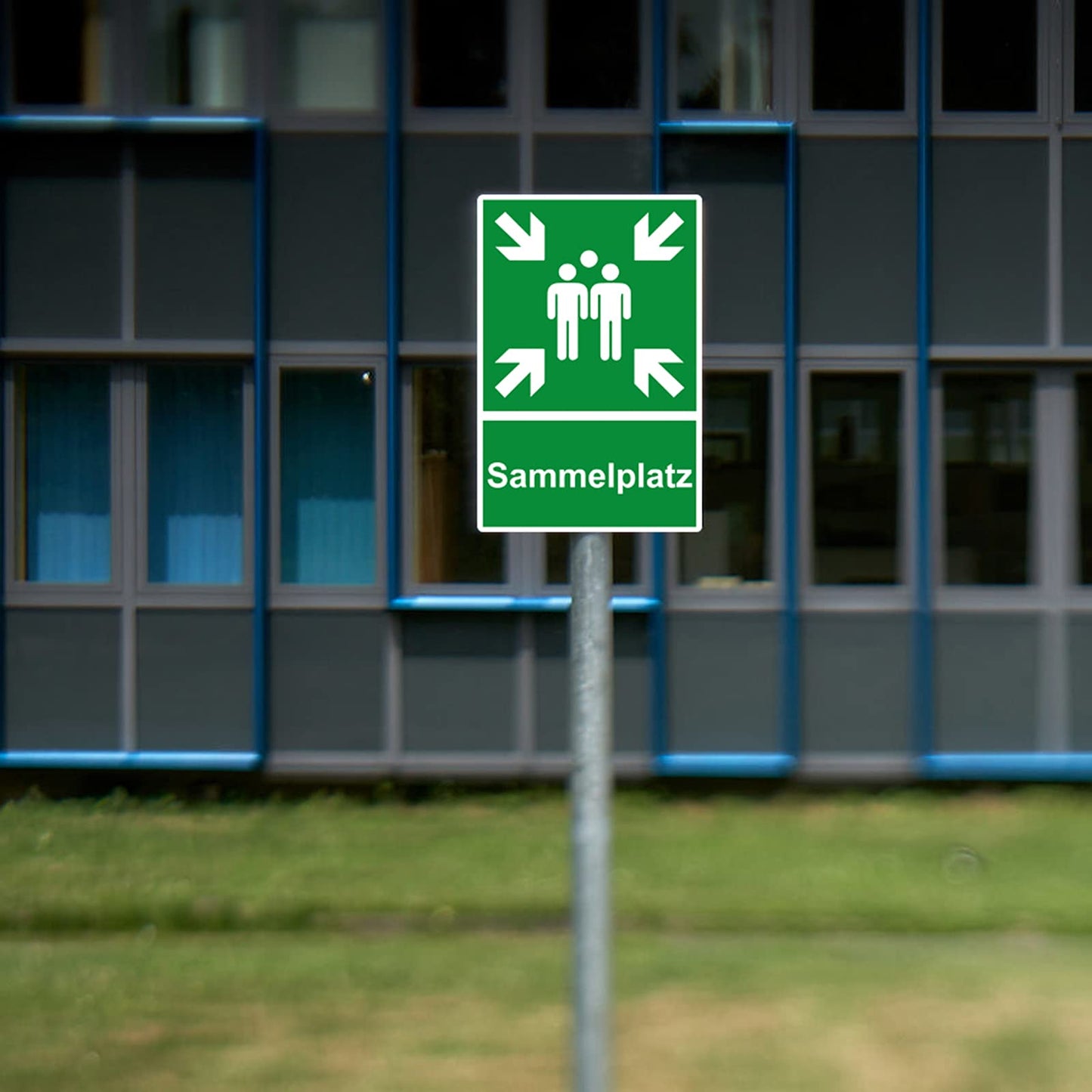 XXL Sammelplatz Schild 30 x 40 cm aus stabiler PVC Hartschaumplatte 5 mm Sammelstelle Sammelpunkt mit UV-Schutz von STROBO