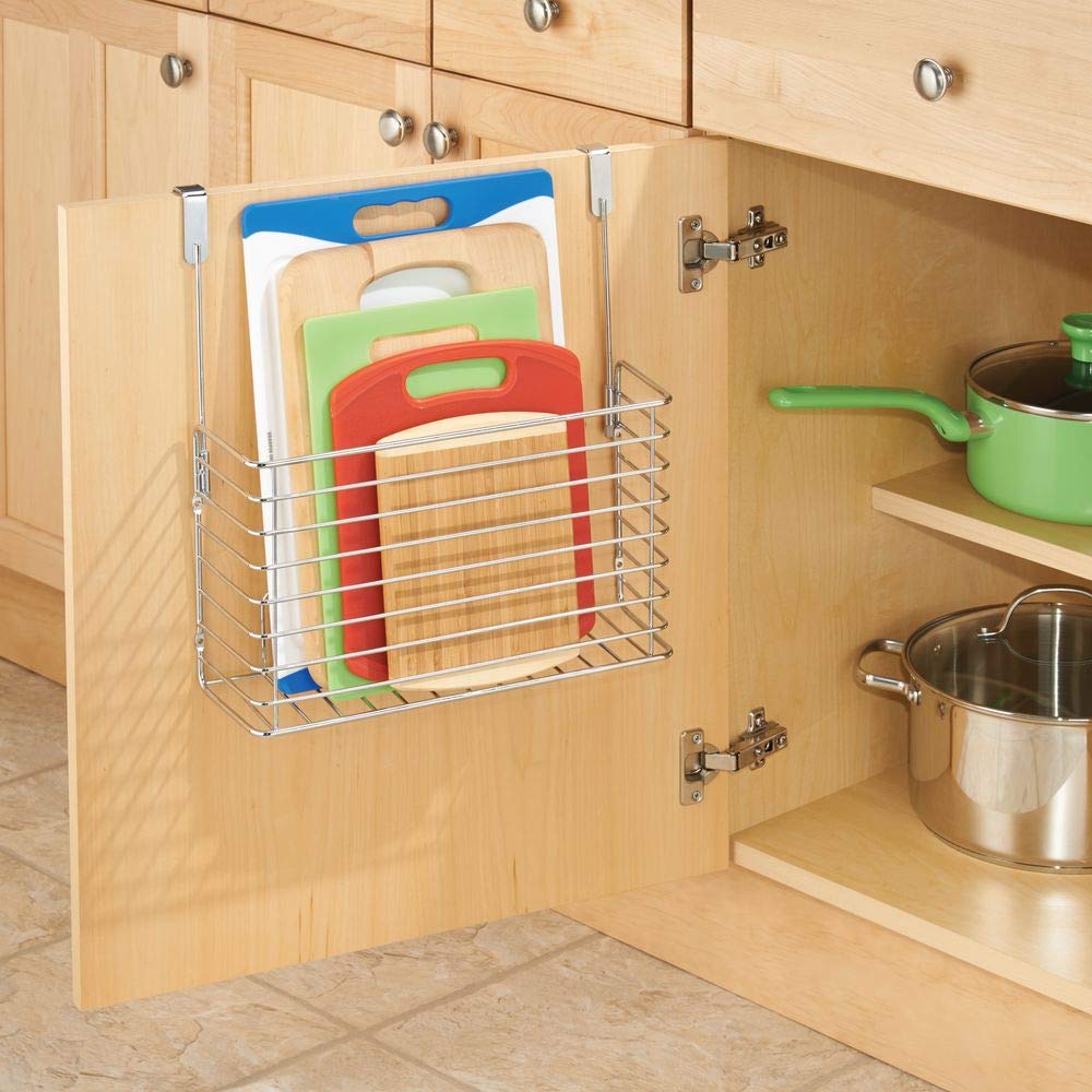 mDesign kleine Aufbewahrungskorb zum Aufhängen – praktischer Schrankorganizer für den Küchenschrank – Küchenablage für Schranktür zur Aufbewahrung von Küchenutensilien – silberfarben