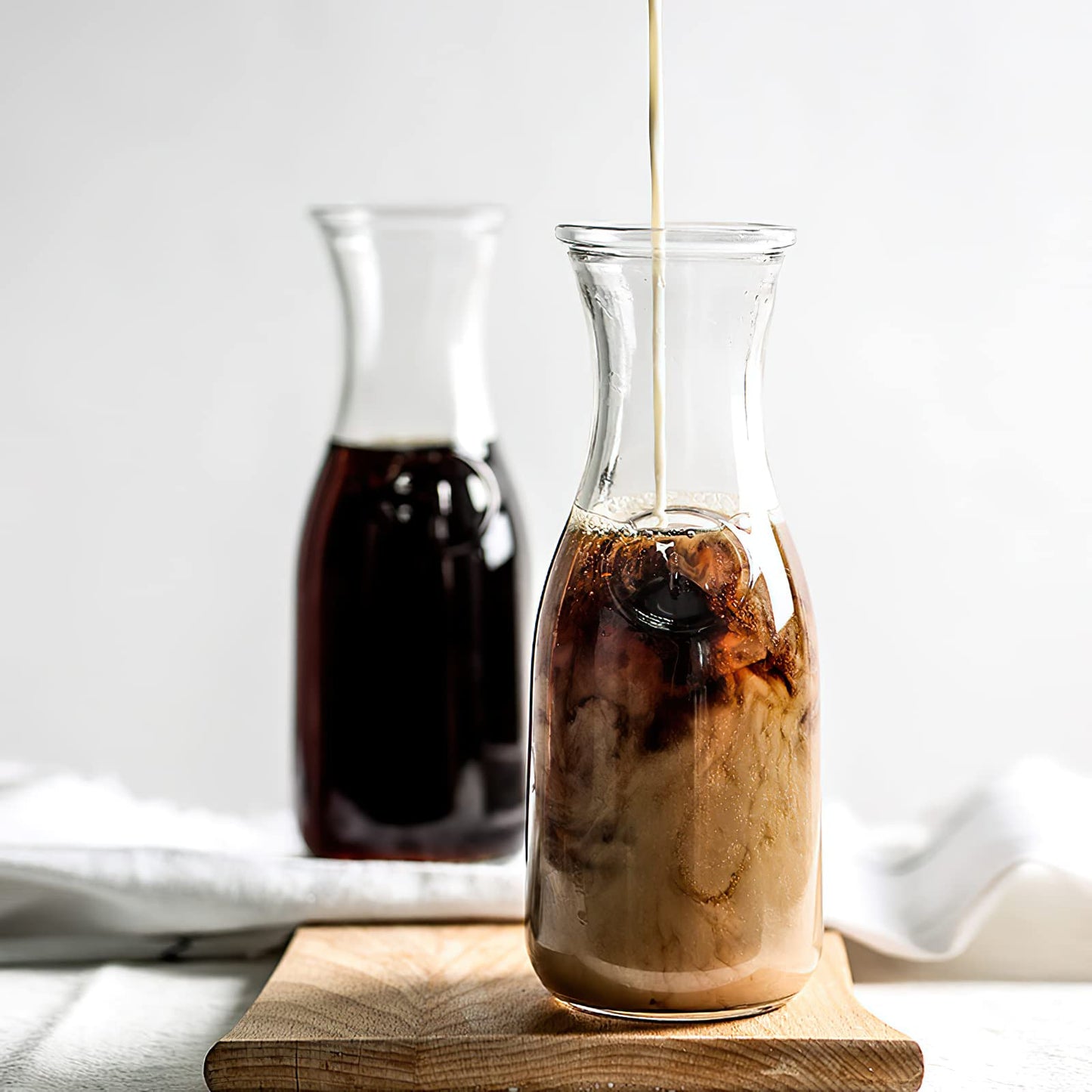 Lawei 4 Stück Wasserkaraffe Glas Wasserkrug 1Liter Wasserflasche Saftkaraffe Glas Glaskaraffen mit Deckel für Wasser Entsaft Eistee Getränke Wein