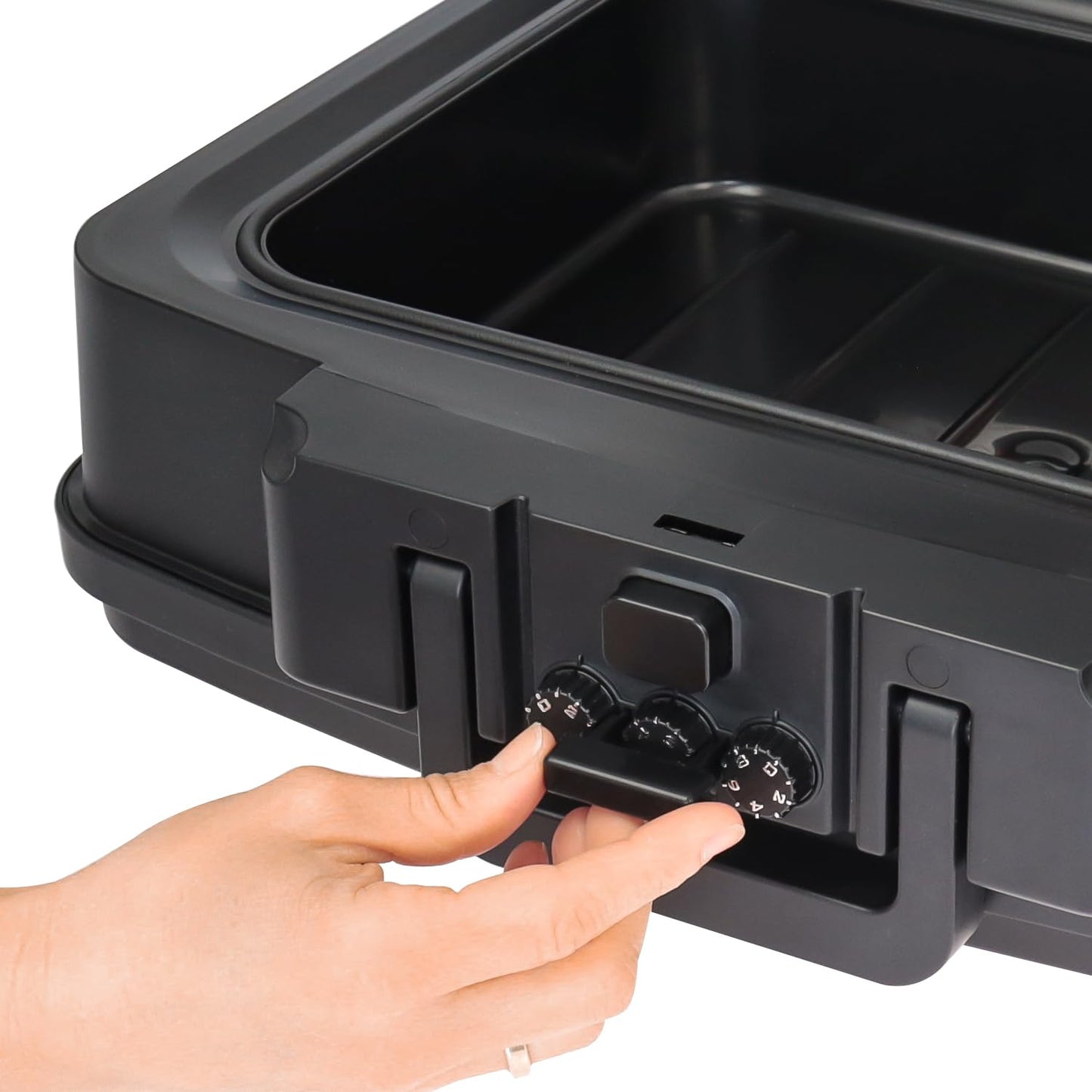 HMF 250437 Feuerfeste Wasserdichte Dokumentenbox mit Zahlenschloss | DIN A4 | 44,5 x 16,5 x 33 cm | Schwarz
