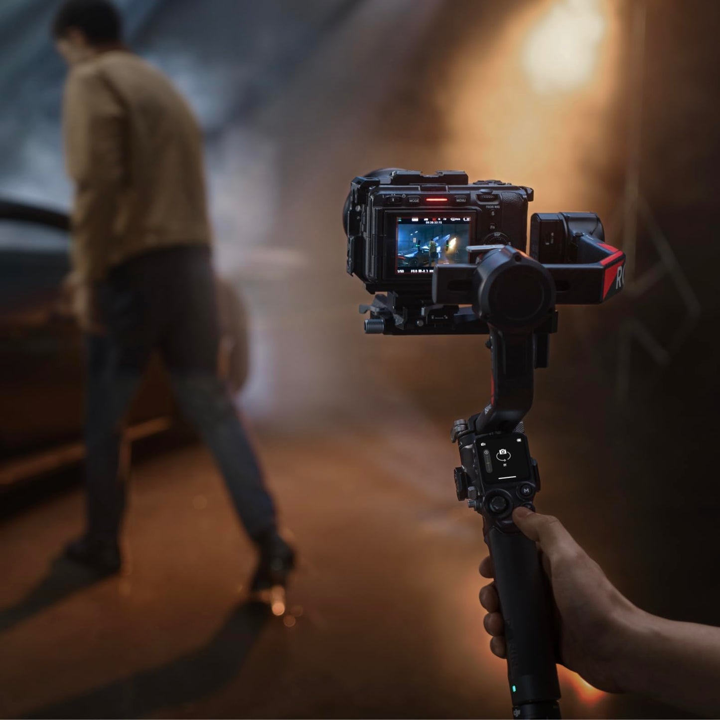 DJI RS 4 Pro, 3-Achsen Gimbal-Stabilisator für DSLR- und Kinokameras Canon/Sony/Panasonic/Nikon/Fujifilm, Native vertikale Aufnahme der 2. Generation, 4,5 kg Nutzlast, Doppelfokus- und Zoom-Motoren