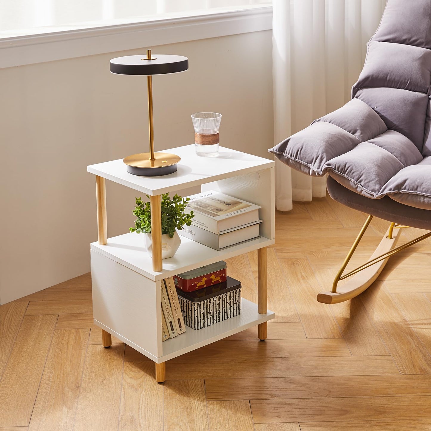 Aibiju Beistelltisch Weiß, Schmaler Nachttisch mit 2 Ablagen, Sofa- oder Kaffeetisch für Schlafzimmer, Wohnzimmer, Weiß mit Holzbeinen
