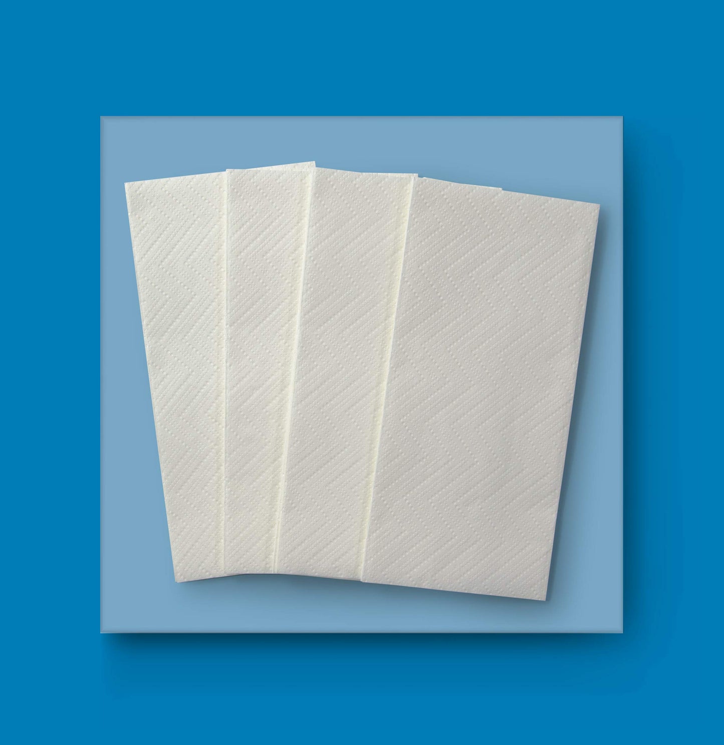 AmazonCommercial V-Falt Papierhandtücher, 2-lagig Premium, 3150 Blätter (210 Blätter, 15-er Pack), Blattgröße: 21 cm x 24 cm