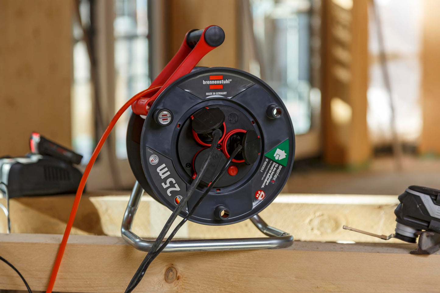 Brennenstuhl Garant V2 IP44 Kabeltrommel 25m outdoor (Made in Germany, 3 Schutzkontakt-Steckdosen, Überhitzungsschutz, kurzfristiger Einsatz im Außenbereich)