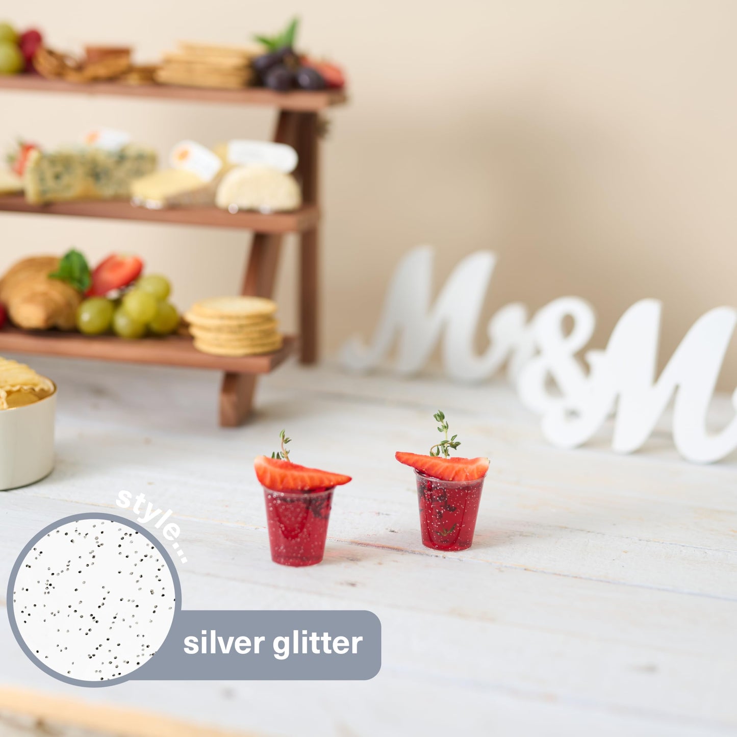 MATANA 300 Schnapsgläser aus Plastik mit Silberglitzer, 3cl - Pinnchen Kunststoff, Shotgläser, Shot Becher, Schnapsbecher, Plastikbecher - Party Zubehör - Stabil & Mehrweg
